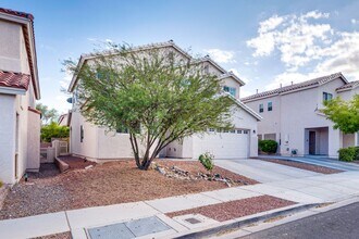 8951 Snowtrack Ave in Las Vegas, NV - Building Photo - Building Photo