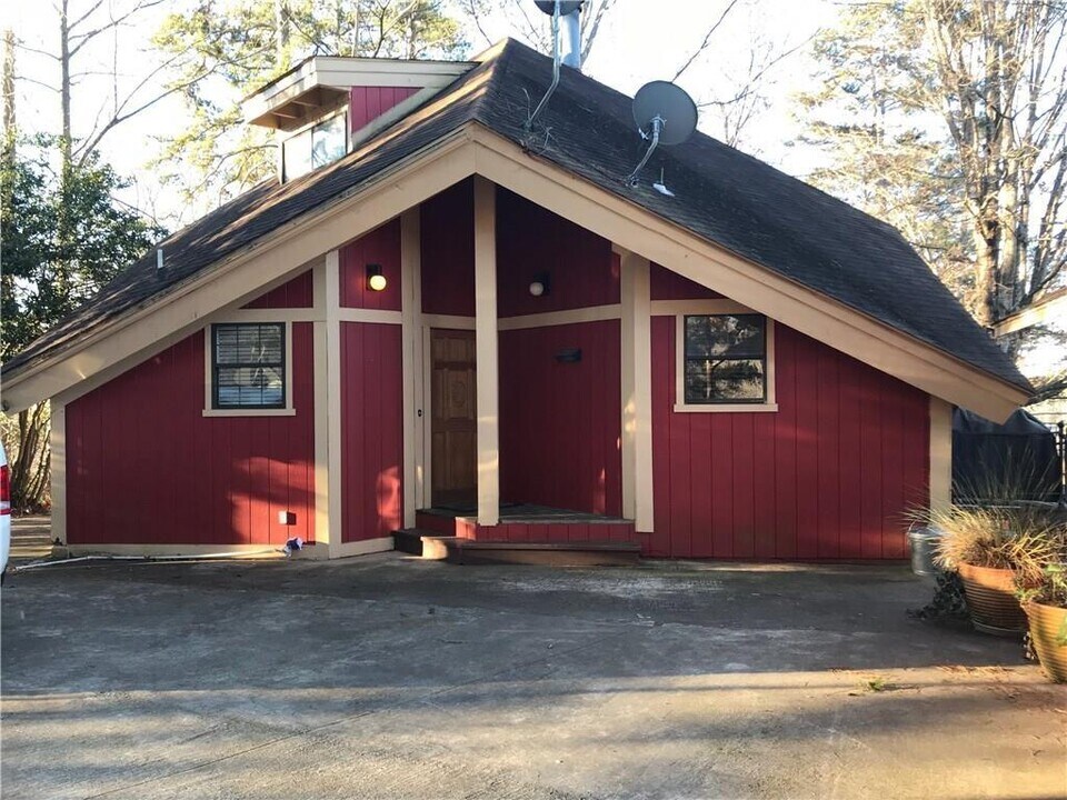 3225 Lake Rd Cir in Gainesville, GA - Foto de edificio