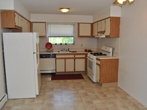 Lakeview Terrace Apartment Homes in Eatontown, NJ - Building Photo - Building Photo