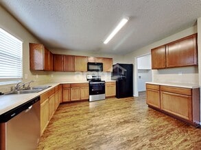 3004 Cesareo Dr in Grand Prairie, TX - Foto de edificio - Building Photo