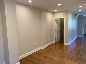 6634 Northumberland St, Unit 1 in Pittsburgh, PA - Foto de edificio - Building Photo