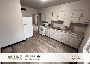 320 S Dakota St in Canton, SD - Building Photo - Building Photo