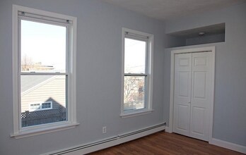 7 Munroe St, Unit 1 in Somerville, MA - Building Photo - Building Photo