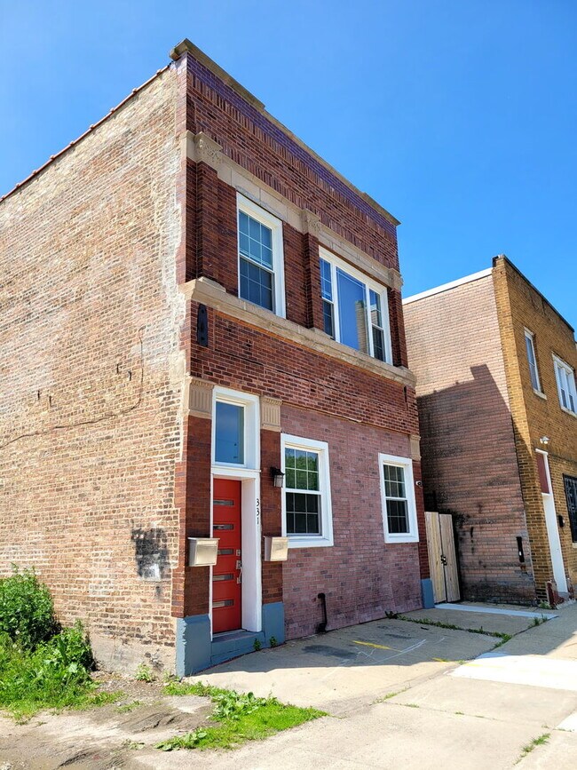331 E Kensington Ave in Chicago, IL - Building Photo - Building Photo