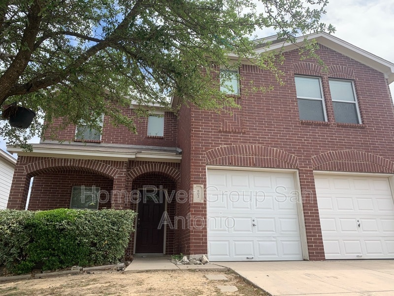 802 Amber Knoll in San Antonio, TX - Building Photo