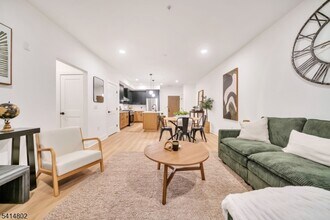 308 Encampment Ct in Montville, NJ - Building Photo - Building Photo