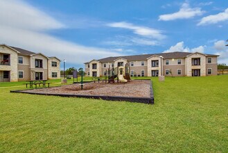Cayetano Villas of LaVernia in La Vernia, TX - Building Photo - Building Photo