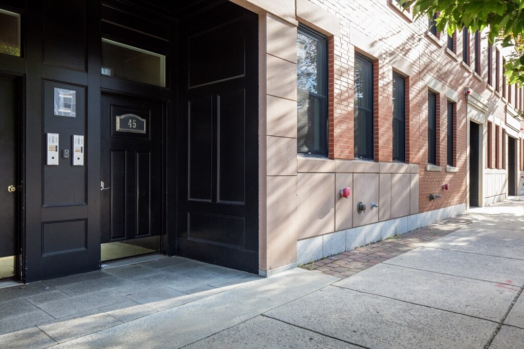 37 Chelsea St in Boston, MA - Building Photo