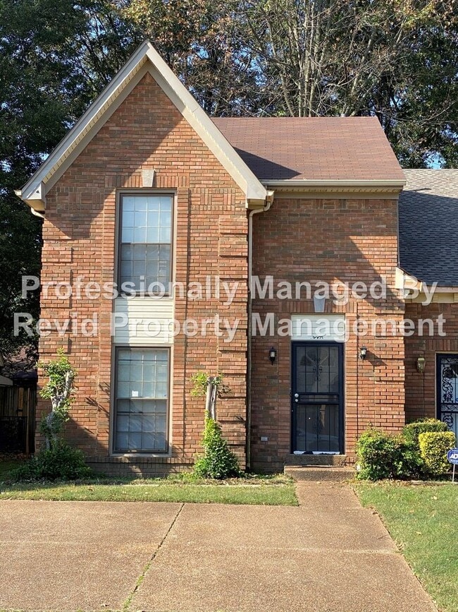 property at 3003 Charlestowne Pl