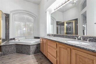 2412 Shady Vista Dr in Las Vegas, NV - Building Photo - Building Photo