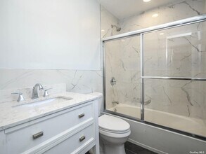 59 Hickory Rd in Port Washington, NY - Building Photo - Building Photo