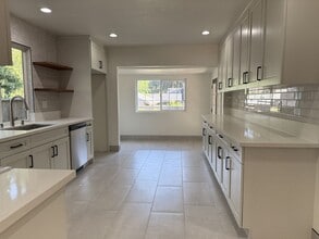 688 Atchison St in Pasadena, CA - Foto de edificio - Building Photo