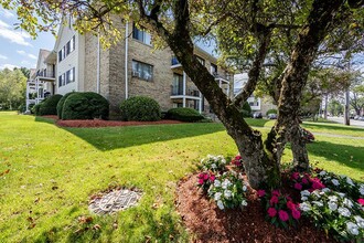 Princeton Park Apartments in Lowell, MA - Foto de edificio - Building Photo