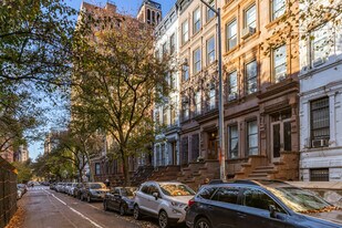 Residential Co-Op Building in New York, NY - Building Photo
