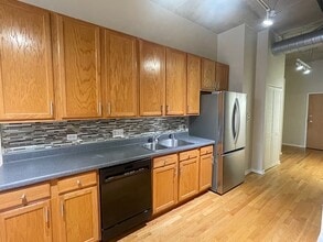 1000 W Adams St in Chicago, IL - Building Photo - Building Photo