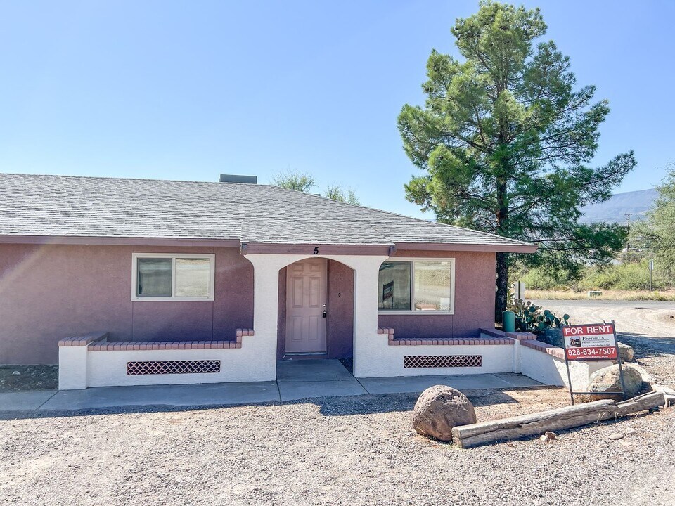 956 Red Tail Hawk Dr in Clarkdale, AZ - Building Photo
