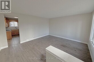 218 Admiral Dr in London, ON - Building Photo - Building Photo