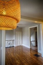 2038 Bonnycastle Ave, Unit B in Louisville, KY - Foto de edificio - Building Photo
