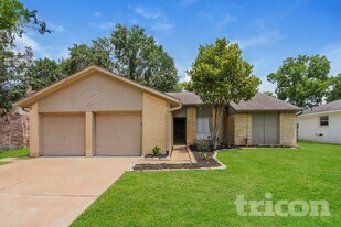 15802 Echo Canyon Dr in Houston, TX - Building Photo