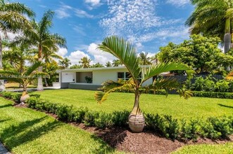 2075 S Hibiscus Dr in North Miami, FL - Foto de edificio - Building Photo