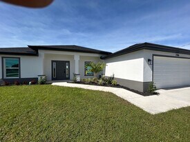 2106 Nelson Rd N in Cape Coral, FL - Building Photo