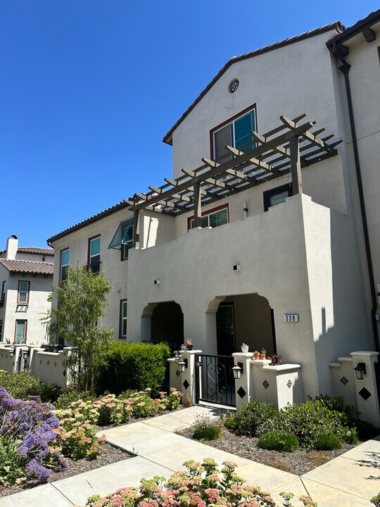 338 Dominguez St in Camarillo, CA - Building Photo