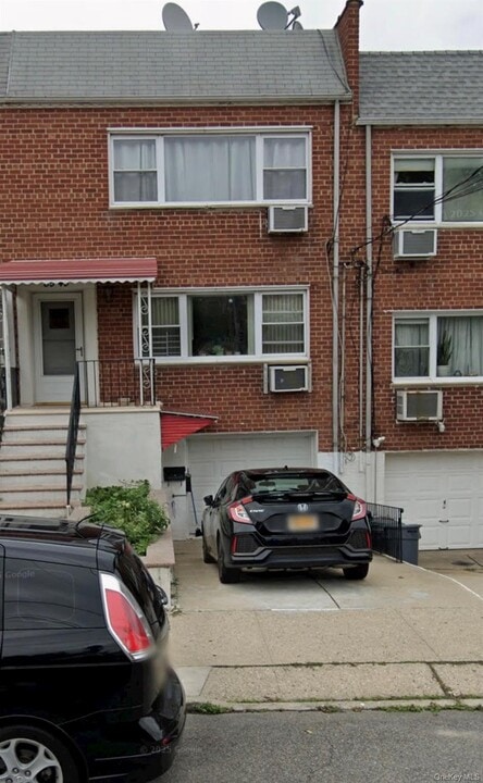 85-39 75th St in Queens, NY - Building Photo