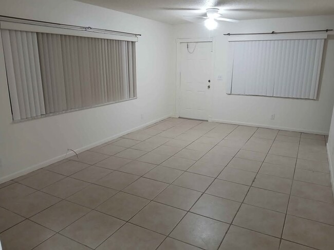 9021 W Highland Pines Dr in Palm Beach Gardens, FL - Building Photo - Building Photo