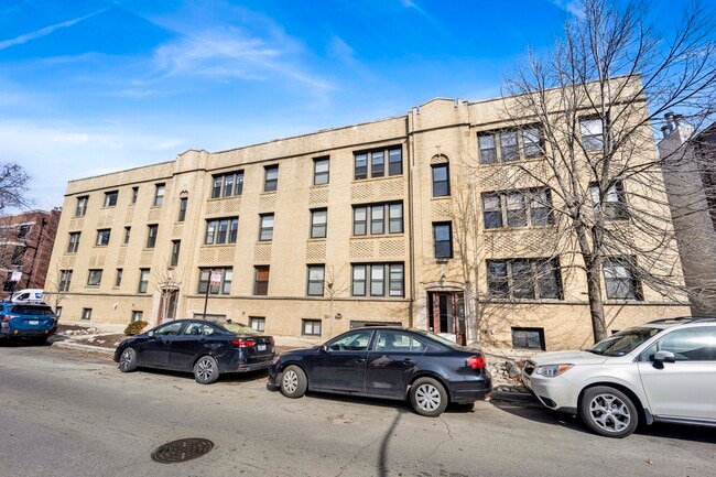property at 1152 W Cornelia Ave