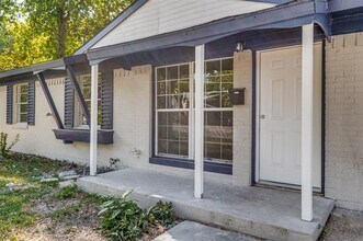 3945 Happy Canyon Dr in Dallas, TX - Building Photo - Building Photo