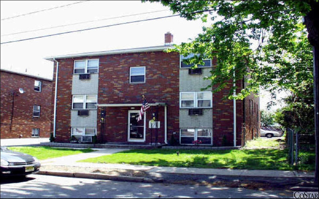 72 Frederick St in Belleville, NJ - Building Photo - Building Photo