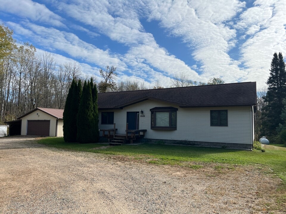 17378 US-169 in Grand Rapids, MN - Building Photo