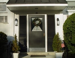 44 Avon Cir, Unit A in Rye Brook, NY - Building Photo