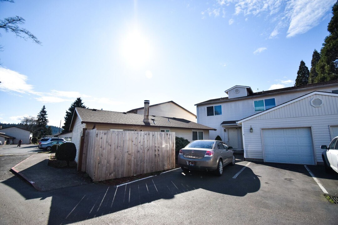 15034 SE Caruthers St in Portland, OR - Building Photo