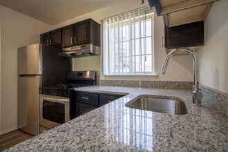 Meadowood Townhomes in Canton, MI - Foto de edificio - Building Photo