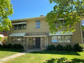 305 N Midvale Blvd, Unit C in Madison, WI - Building Photo