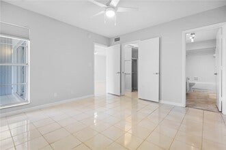 3040 NE 16th Ave, Unit 104 in Oakland Park, FL - Building Photo - Building Photo