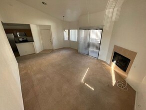 5076 S Rainbow Blvd in Las Vegas, NV - Building Photo - Building Photo