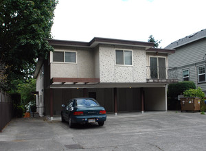 La Sienna Apartments in Seattle, WA - Building Photo - Building Photo