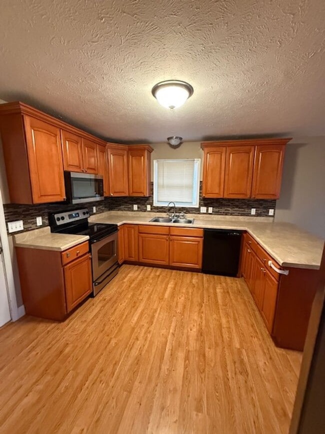 409 DAHLIA in Chatham, IL - Building Photo - Building Photo