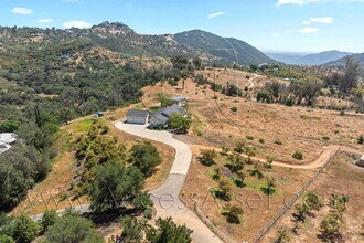 8729 Clearwater Rd in Fallbrook, CA - Building Photo - Building Photo