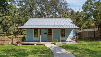 421 E Main St in New Iberia, LA - Building Photo
