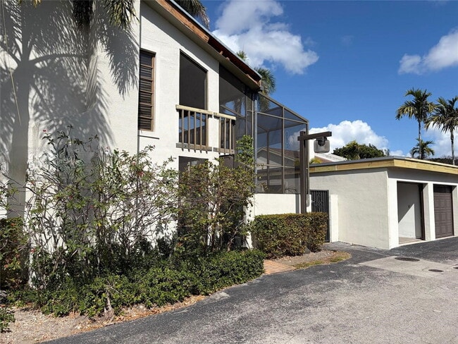 6681 SW 71st Ct in Miami, FL - Building Photo - Building Photo