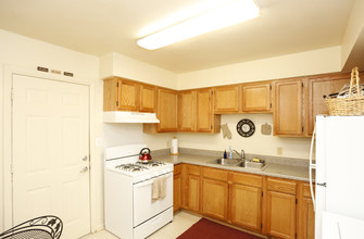 Lake Road Apartments in High Point, NC - Building Photo - Interior Photo