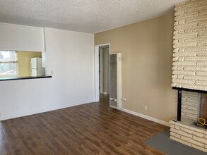 304 Bungalow Dr, Unit D in El Segundo, CA - Building Photo - Building Photo