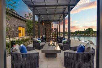 Jefferson Lakehaven in Grand Prairie, TX - Building Photo - Building Photo