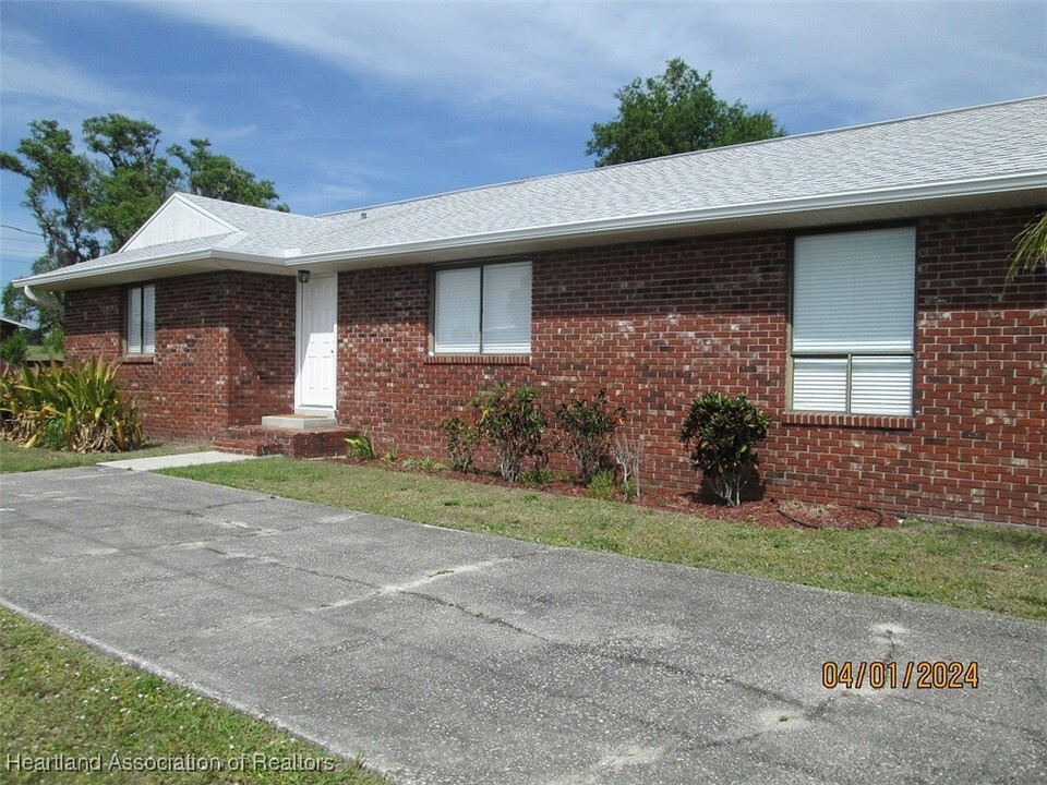 621 Green Dragon Dr in Lake Placid, FL - Building Photo