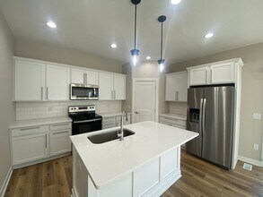 1477 S King's Grv Ave in West Des Moines, IA - Building Photo - Building Photo