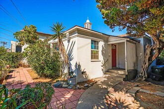 1236-1238 N Edgemont St in Los Angeles, CA - Foto de edificio - Building Photo