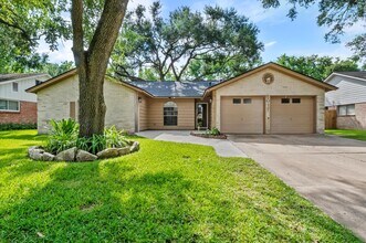 5017 Oak Ct in Dickinson, TX - Building Photo - Building Photo